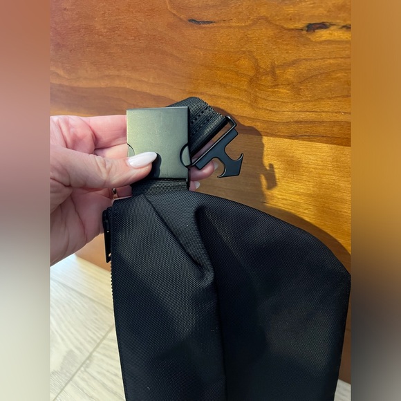 Recycled Technical Belt Bag - Picture 4 of 9